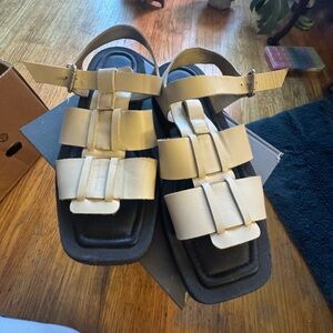 SIMONS (Dpt store) Sandals
